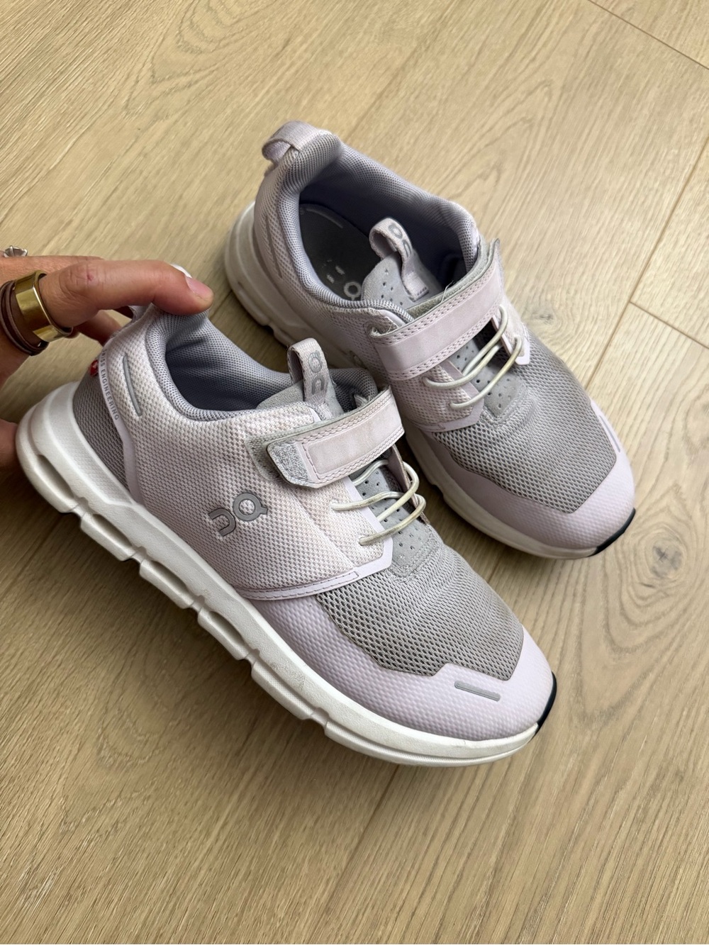 On Running Kids Sneakers in Light Gray and Light Pink